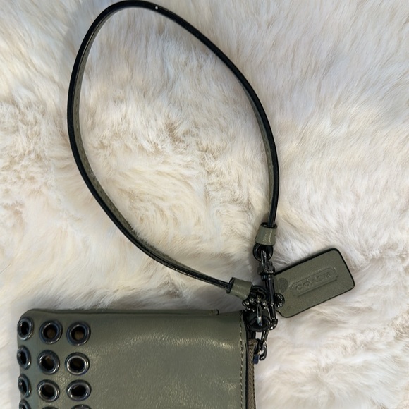 Coach small wristlet with card slots - Picture 2 of 5